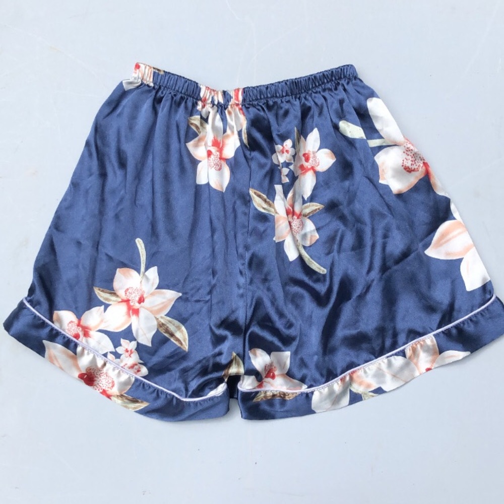 Blue silky flowy hibiscus flower print shorts!